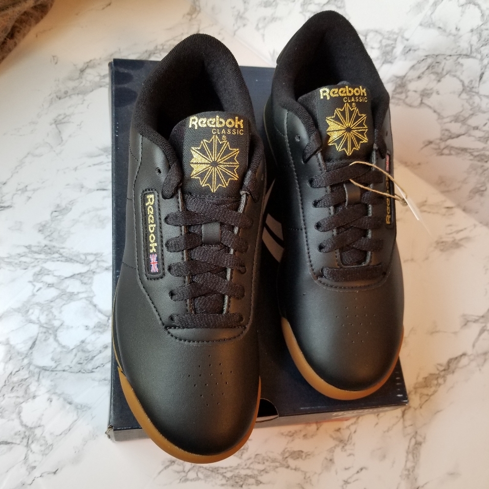 Black Reebok Sneaker (8.5)